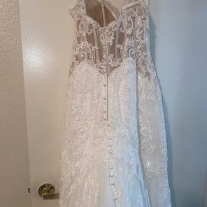 Beautiful allure wedding dress
